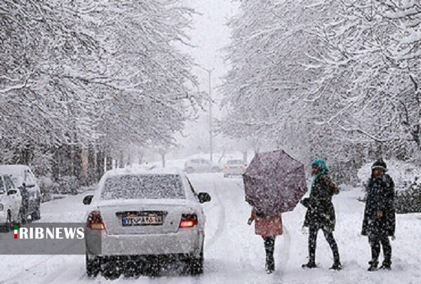 برف می‌بارد