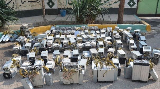 کشف و ضبط ۲۵ دستگاه ارز دیجیتال غیر مجاز در کرج کشف و ضبط ۲۵ دستگاه ارز دیجیتال غیر مجاز در کرج