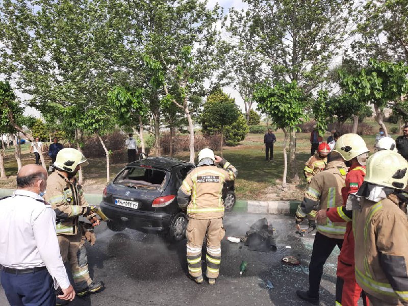 واژگونی مرگبار خودرو در بزرگراه شهید کاظمی واژگونی مرگبار خودرو در بزرگراه شهید کاظمی