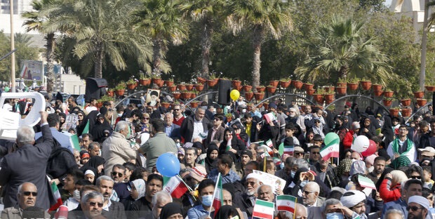 تصاویر به یادماندنی از  حماسه آفرینی مردم در جشن انقلاب 1401