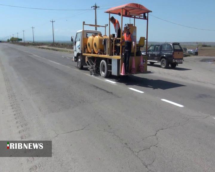 خط کشی راهها به همت راهداری و حمل و نقل جاده ای استان