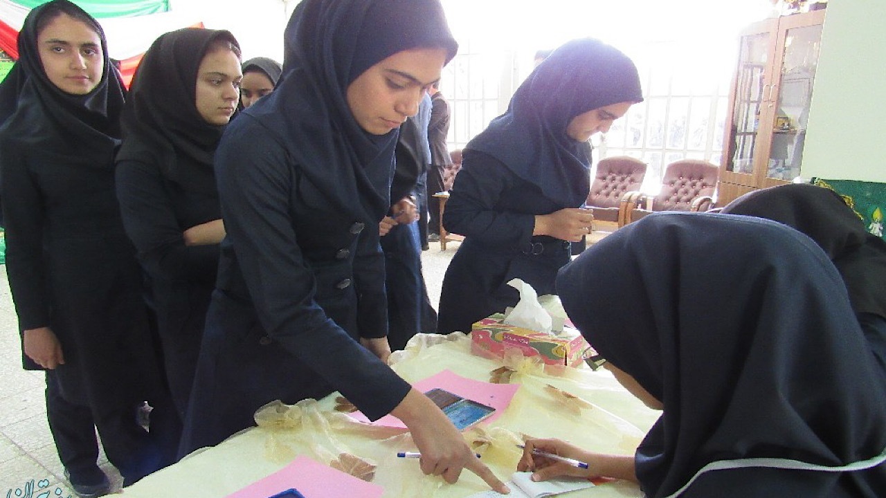 دانش آموزان با عضویت در تشکلهای دانشآموزی در برنامه فراگیر پرورشی مشارکت کنند دانش آموزان با عضویت در تشکلهای دانشآموزی در برنامه فراگیر پرورشی مشارکت کنند