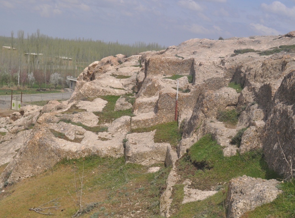 معماری صخرهای «اسلام تپه» جاذبه تاریخی-گردشگری در میاندوآب معماری صخرهای «اسلام تپه» جاذبه تاریخی-گردشگری در میاندوآب