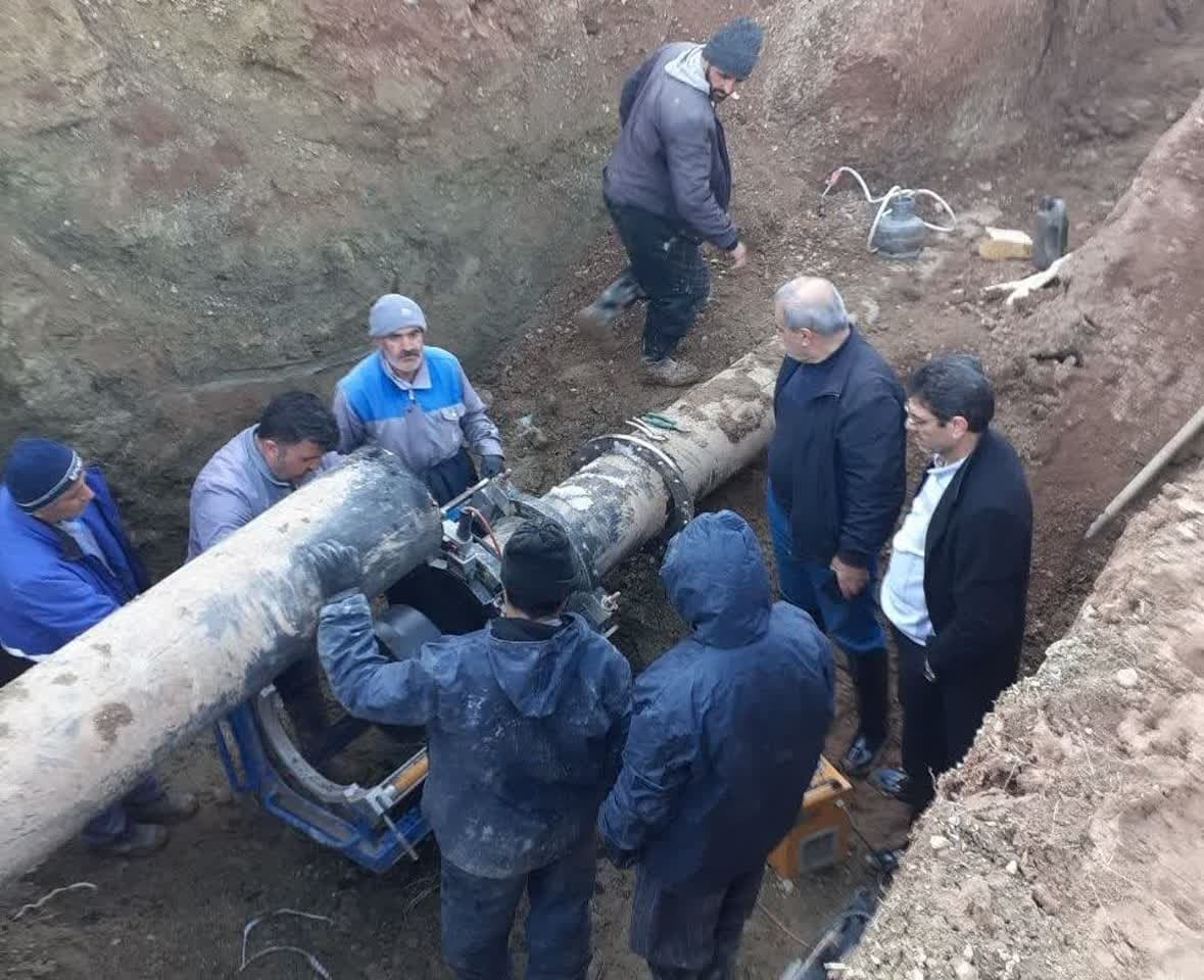 ترمیم شکستگی خط انتقال آب روستای موانا ترمیم شکستگی خط انتقال آب روستای موانا