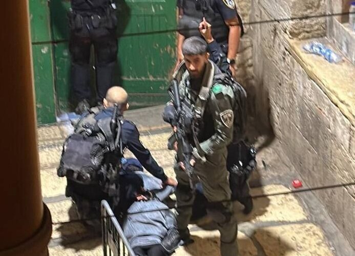 دو زخمی در حمله با سلاح سرد در قدس اشغالی دو زخمی در حمله با سلاح سرد در قدس اشغالی