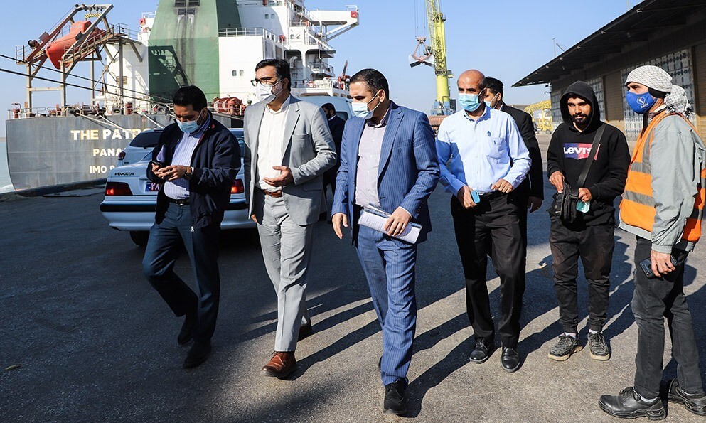 کالا نباید در انبار‌های بنادر بلا تکلیف بماند