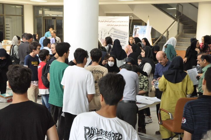 اهدای بیش از ۱۱ هزار جلد کتاب به نهاد کتابخانه‌های عمومی گیلان