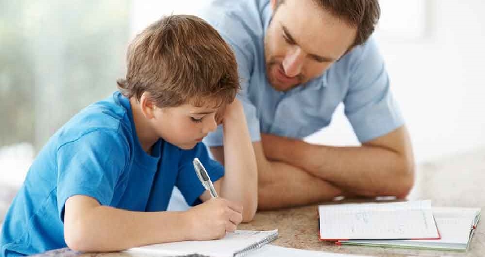 اهمیت آموزش سواد رسانه به نوجوان