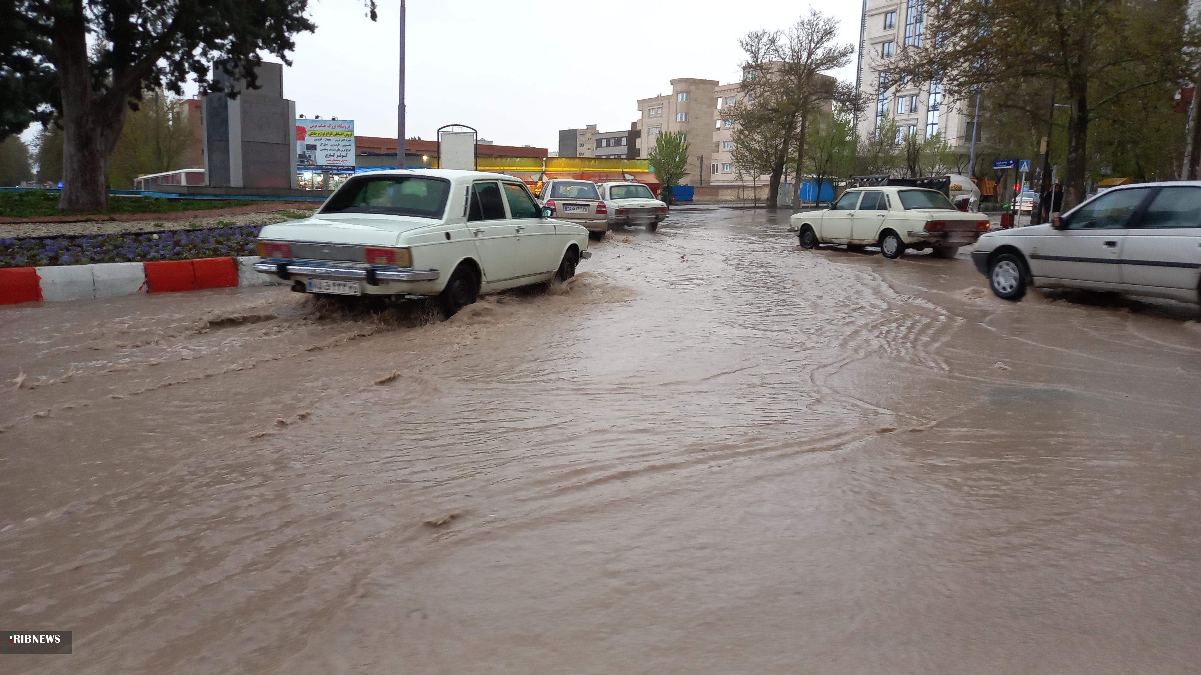 آبگرفتگی خیابان‌ها و معابر در مراغه