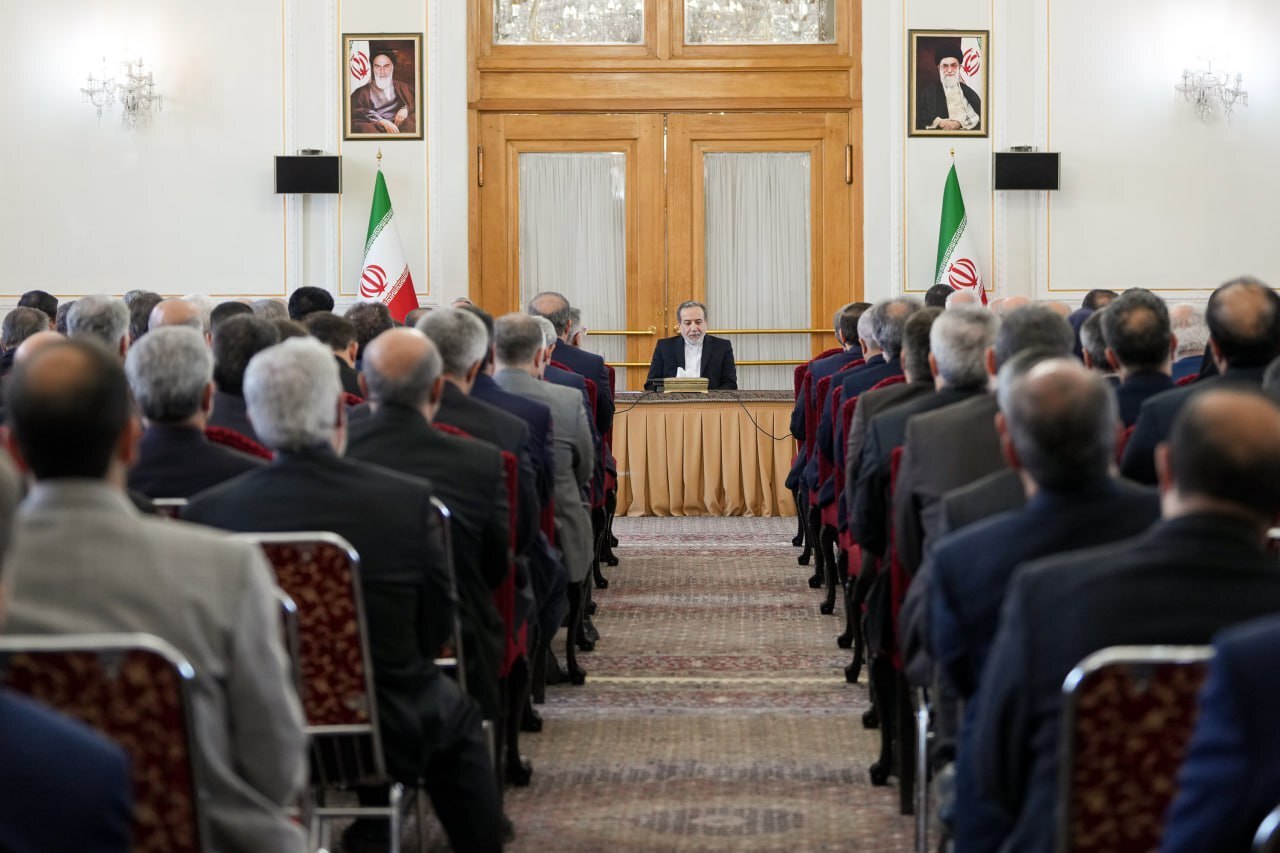 نشست مشترک هم‌اندیشی وزیر امور خارجه با معاونین و مدیران وزارت امور خارجه