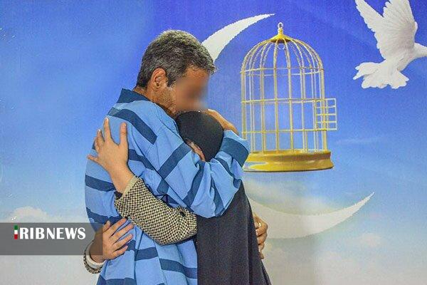 آزادی زندانی بدهکار با کمک پلیس آزادی زندانی بدهکار با کمک پلیس