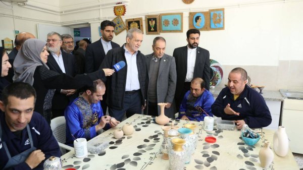 بازدید آقای پزشکیان از مرکز خیریه و نیکوکاری ریحانهالنبی اسلامشهر بازدید آقای پزشکیان از مرکز خیریه و نیکوکاری ریحانهالنبی اسلامشهر