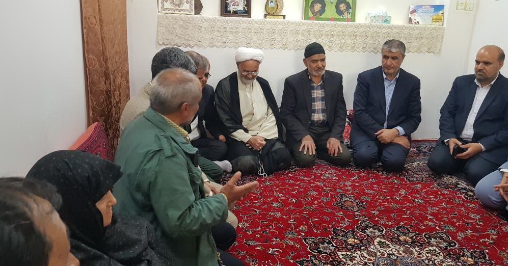 دیدار محمد اسلامی با خانواده شهیدان «قدیمی» و «رضانژاد» دیدار محمد اسلامی با خانواده شهیدان «قدیمی» و «رضانژاد»