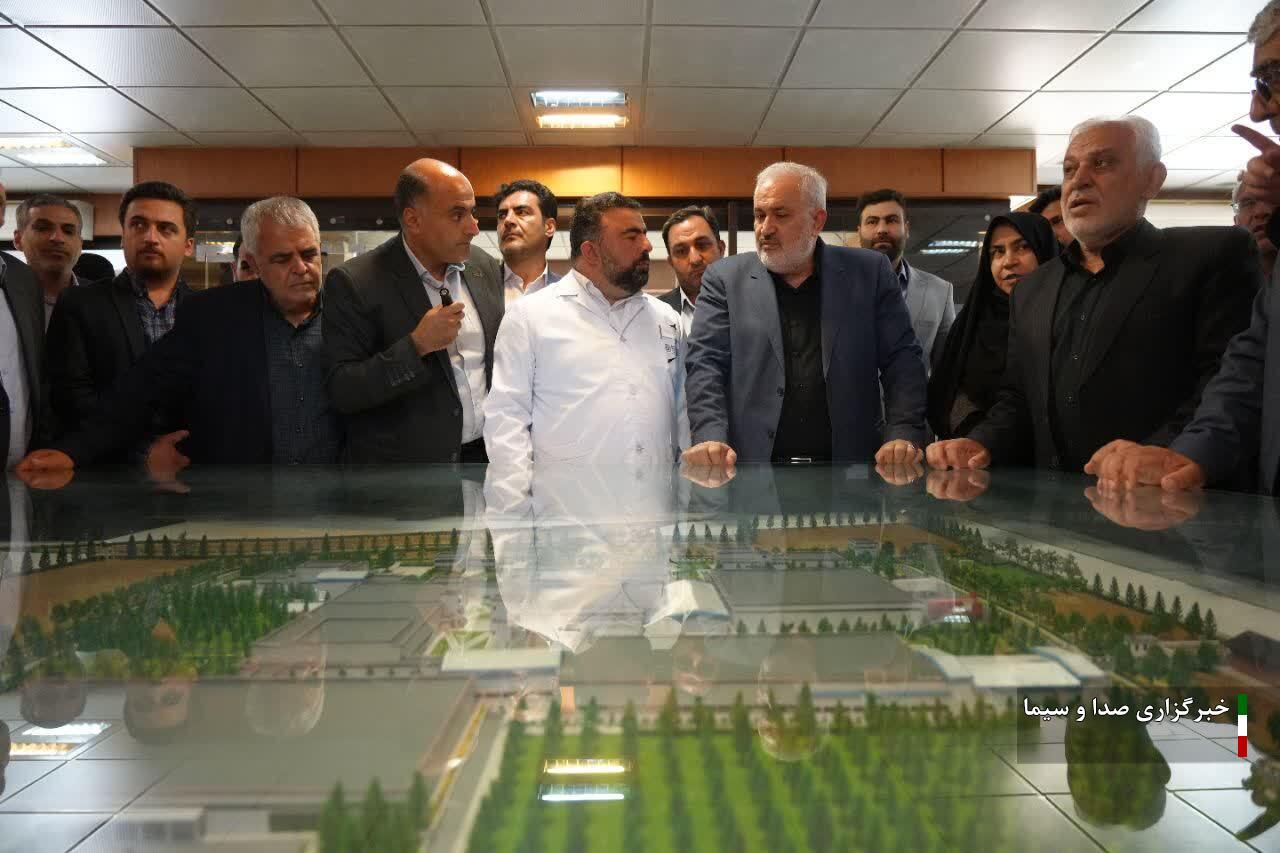 بازدید وزیر صمت از کارخانه داروسازی اکسیر بروجرد