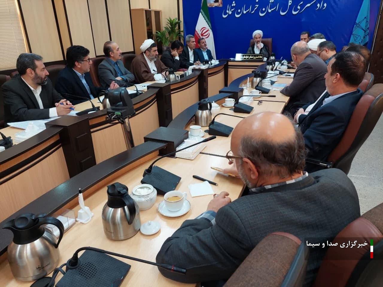 لزوم چاره اندیشی برای معضل سگهای ولگرد لزوم چاره اندیشی برای معضل سگهای ولگرد