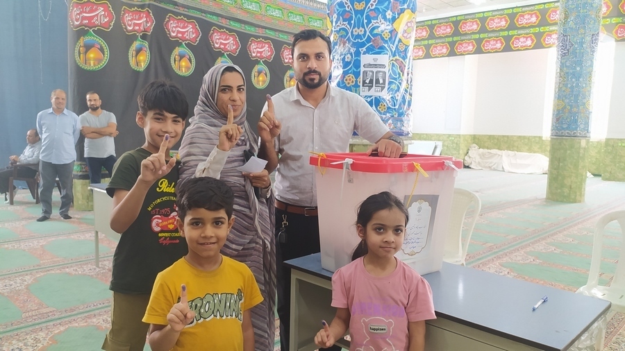 استقبال پرشور مردم سراسر کشور در مرحله دوم انتخابات ریاست جمهوری استقبال پرشور مردم سراسر کشور در مرحله دوم انتخابات ریاست جمهوری