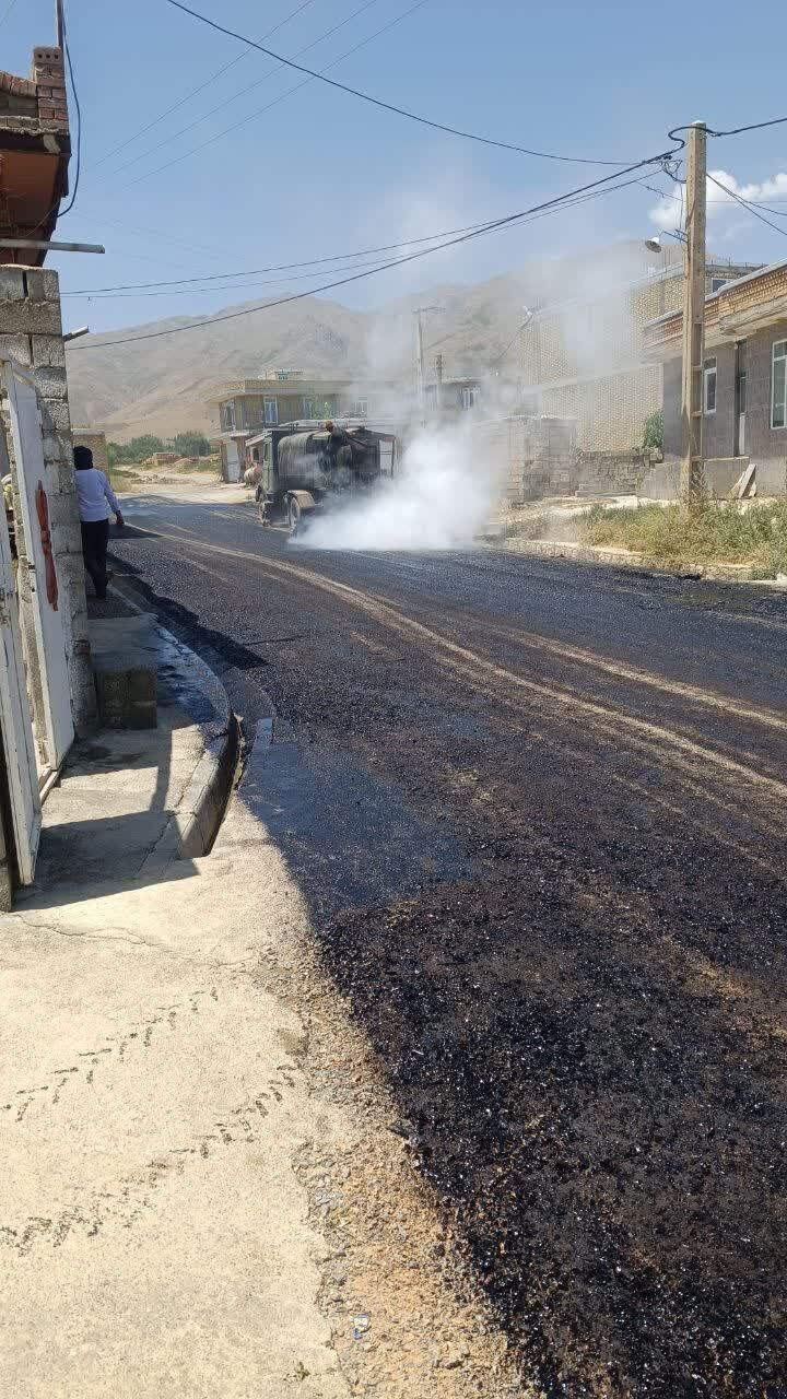 شروع عملیات قیر پاشی  در روستای اشنویه