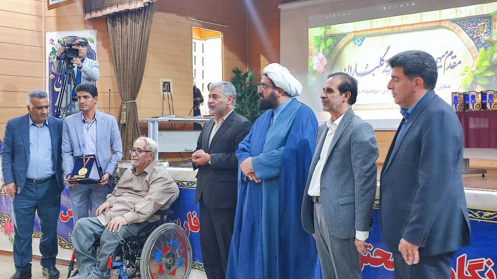 قهرمان پارالمپیک مدال طلای خود را به موزه صداوسیما اهدا کرد