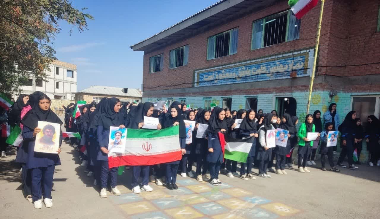 تجمع دانش آموزان پلدشتی در سوگ شهادت سید حسن نصرالله تجمع دانش آموزان پلدشتی در سوگ شهادت سید حسن نصرالله