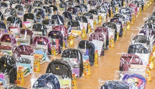 اهدای یکهزار بسته ملزومات مدرسه به دانش آموزان کم برخوردار اهواز اهدای یکهزار بسته ملزومات مدرسه به دانش آموزان کم برخوردار اهواز