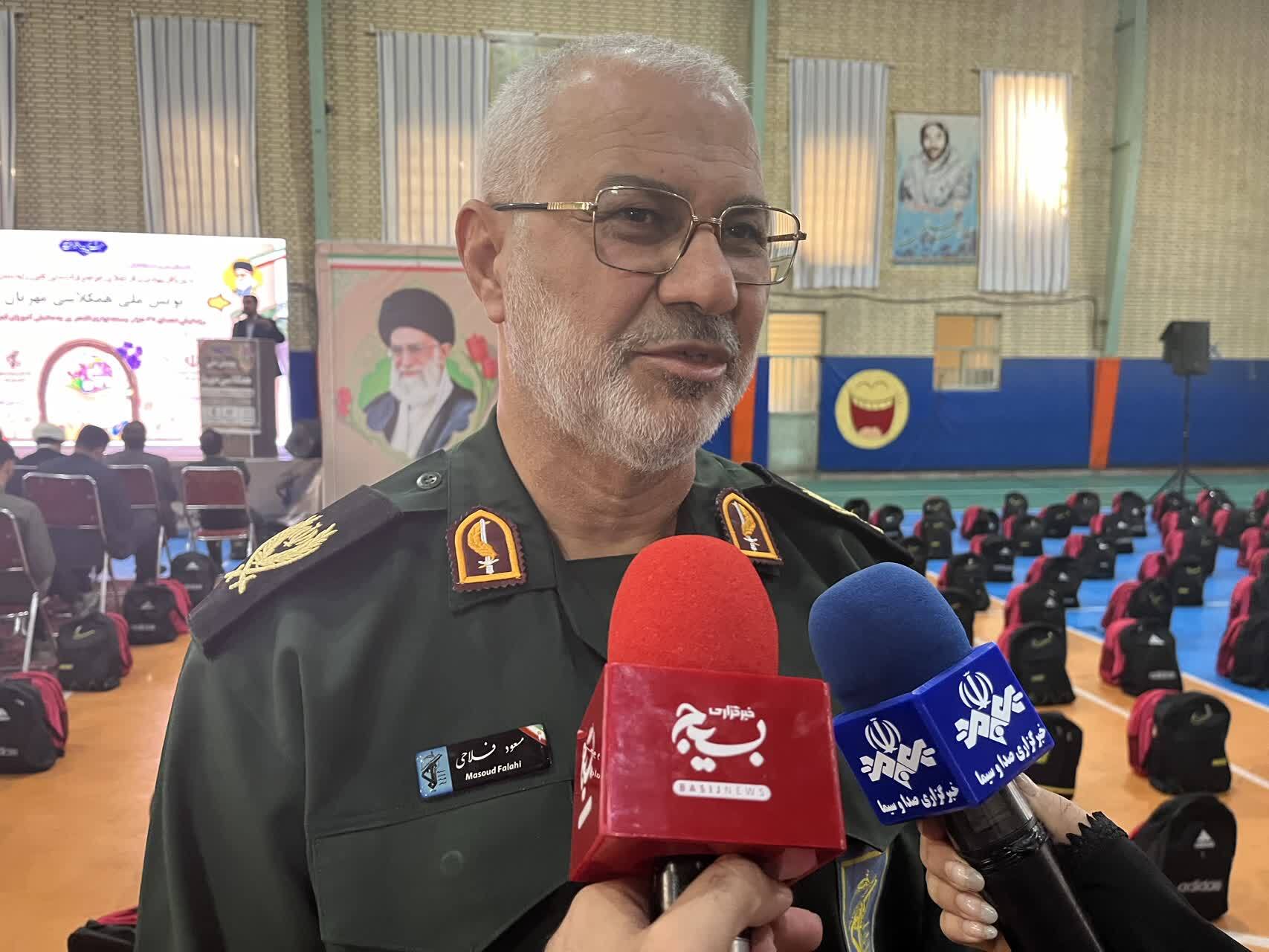 هدف از توزیع بستههای نوشت افزار رفع دغدغههای تحصیلی دانش آموزان محروم است هدف از توزیع بستههای نوشت افزار رفع دغدغههای تحصیلی دانش آموزان محروم است