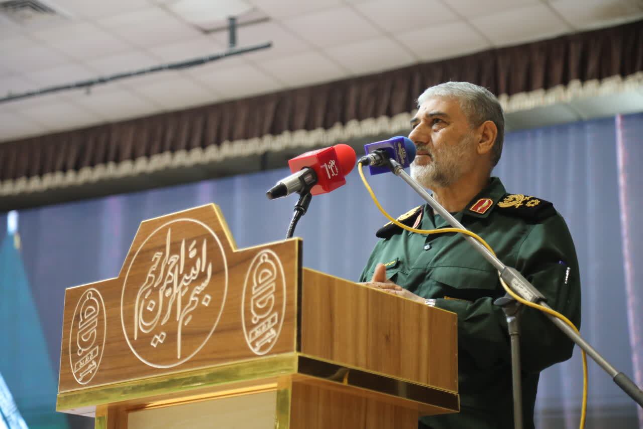 دسترسی به تجهیزات نباید ما را از بعد معنوی غافل کند دسترسی به تجهیزات نباید ما را از بعد معنوی غافل کند