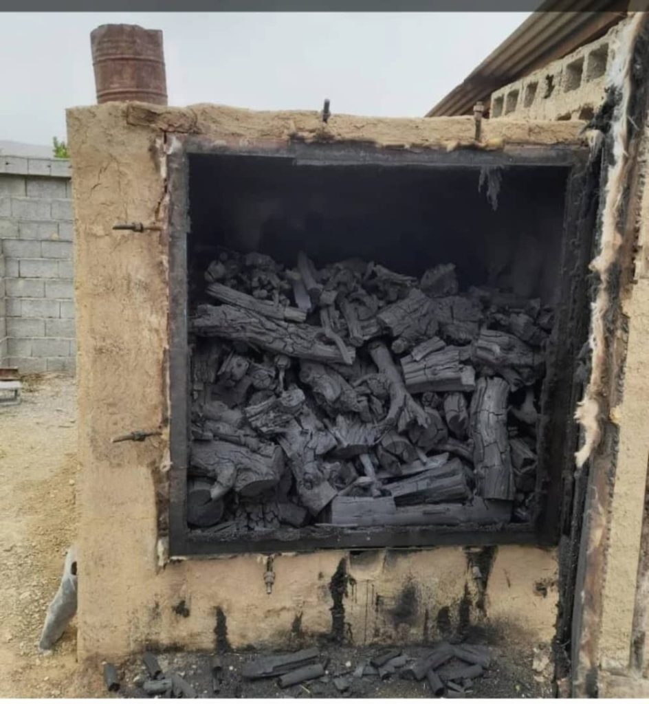 کشف ۲ کوره غیرمجاز تهیه ذغال در گتوند کشف ۲ کوره غیرمجاز تهیه ذغال در گتوند