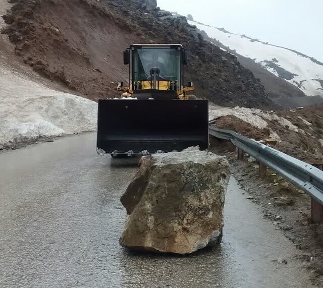 محور گنجنامه به تویسرکان مسدود می‌شود