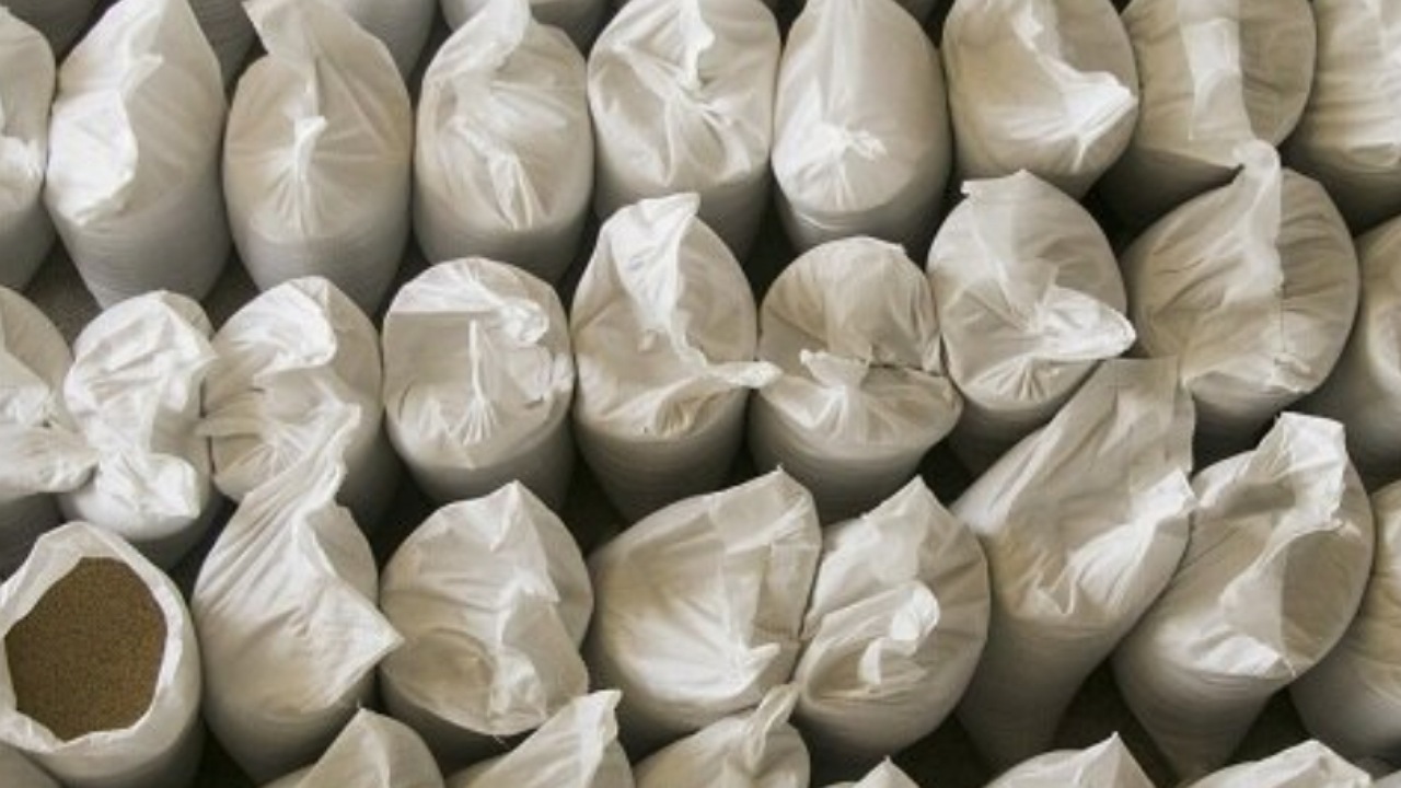 کشف بیش از ۷۰۰ تن نهاد‌های دامی و مواد نگهدارنده غذایی احتکاری و قاچاق