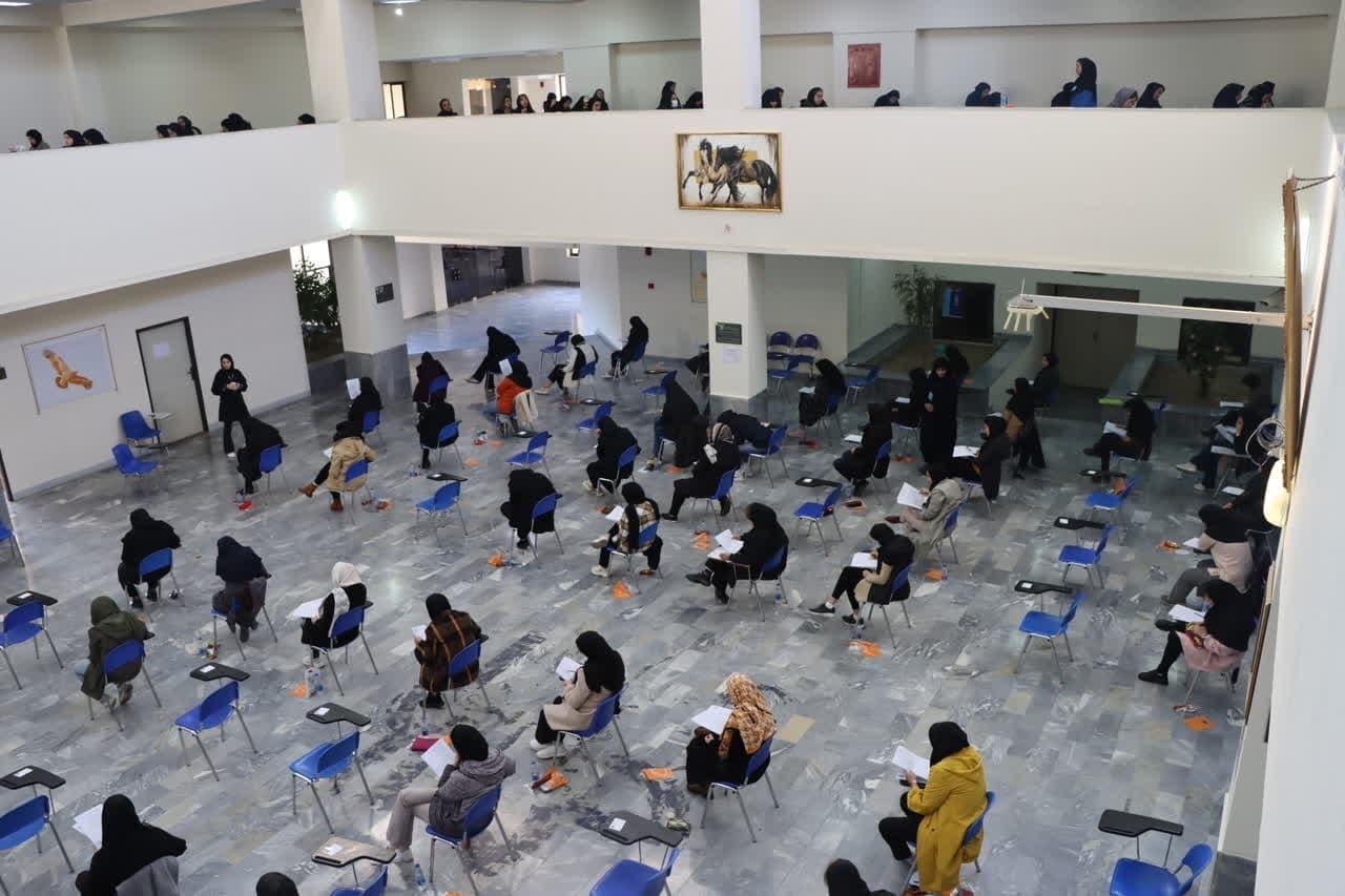 رقابت دو هزار و ۴۰۰ داوطلب در آزمون کارشناسان رسمی دادگستری آذربایجان‌غربی