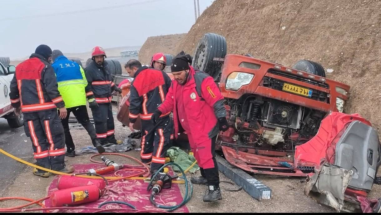 واژگونی مرگبار تریلی در محور دامغان به سمنان