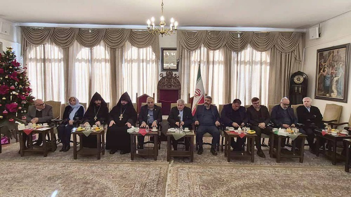 بازدید وزیر میراث فرهنگی از کلیسای سرکیس مقدس و شورای خلیفه‌گری ارامنه