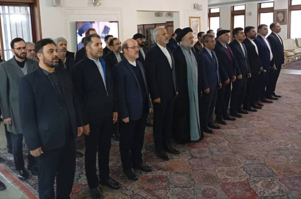 پیروزی انقلاب اسلامی طلیعه حاکمیت ملت ایران است پیروزی انقلاب اسلامی طلیعه حاکمیت ملت ایران است