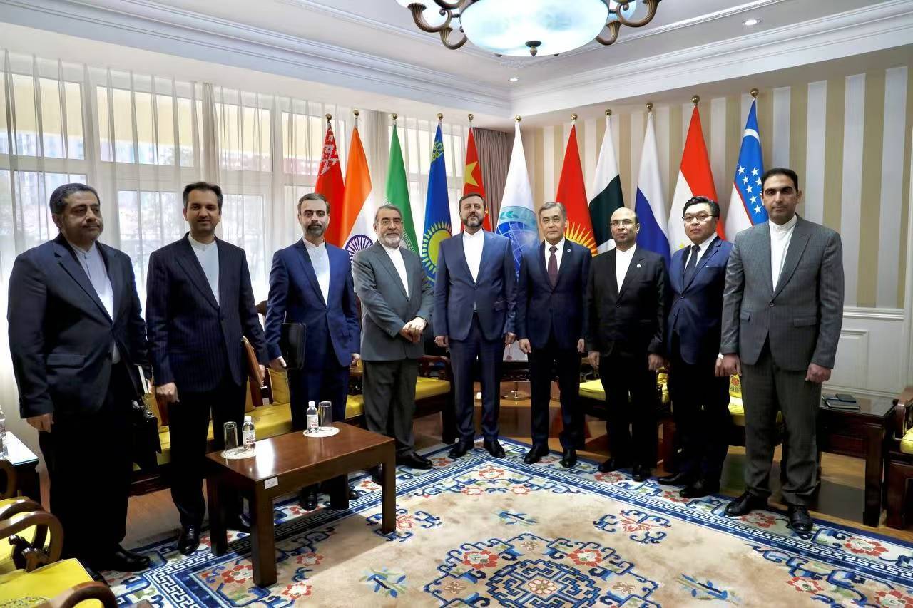 دیدار غریب آبادی با دبیرکل سازمان همکاری شانگهای درچین