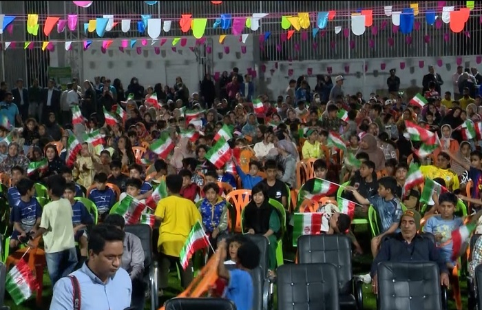 دهه فجر؛ بهسازی زمین ورزشی محله آیت الله غفاری بندرعباس