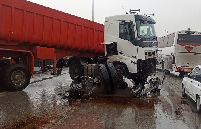 سانحه رانندگی در آزادراه قزوین-کرج ترافیک سنگین ایجاد کرد