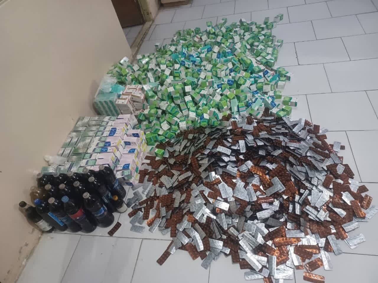 کشف ۱۲ هزار نوع داروی قاچاق در بافق