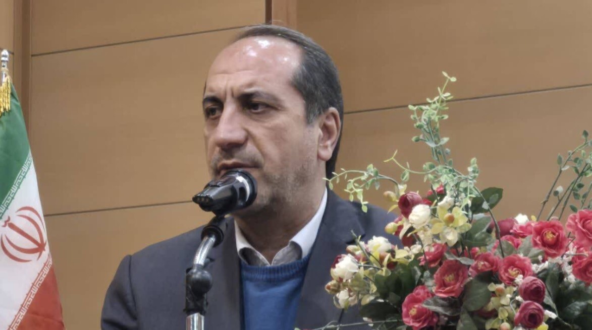 خدمت به مردم باید عزتمندانه باشد