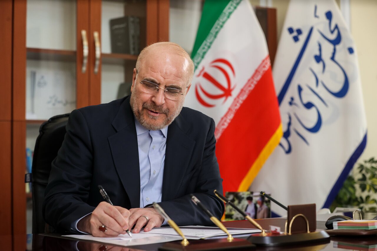 محمدباقر قالیباف، رئیس مجلس شورای اسلامی در پیامی نتایج ارزشمند و امیدبخش تیم‌های ملی کشتی آزاد و فرنگی جمهوری اسلامی ایران را تبریک گفت.