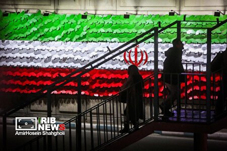 رونمایی از پرچم  ۱۵ متری ایران مزین به یاد شهدا