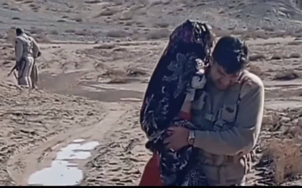 نجات جان ۹ تبعه افغانستانی در مرز تایباد