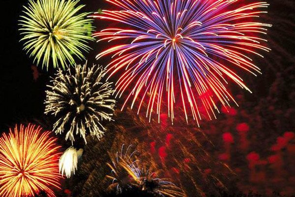 نورافشانی آسمان شهر‌های خوزستان در شب ۲۲ بهمن