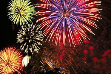 نورافشانی آسمان شهر‌های خوزستان در شب ۲۲ بهمن