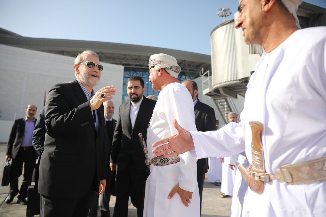 علی لاریجانی عمان را به مقصد قطر ترک کرد