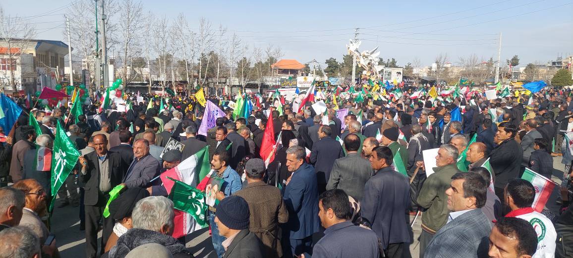 حضور مردم یاسوج در خیابان پیش از آغاز راهپیمایی ۲۲ بهمن