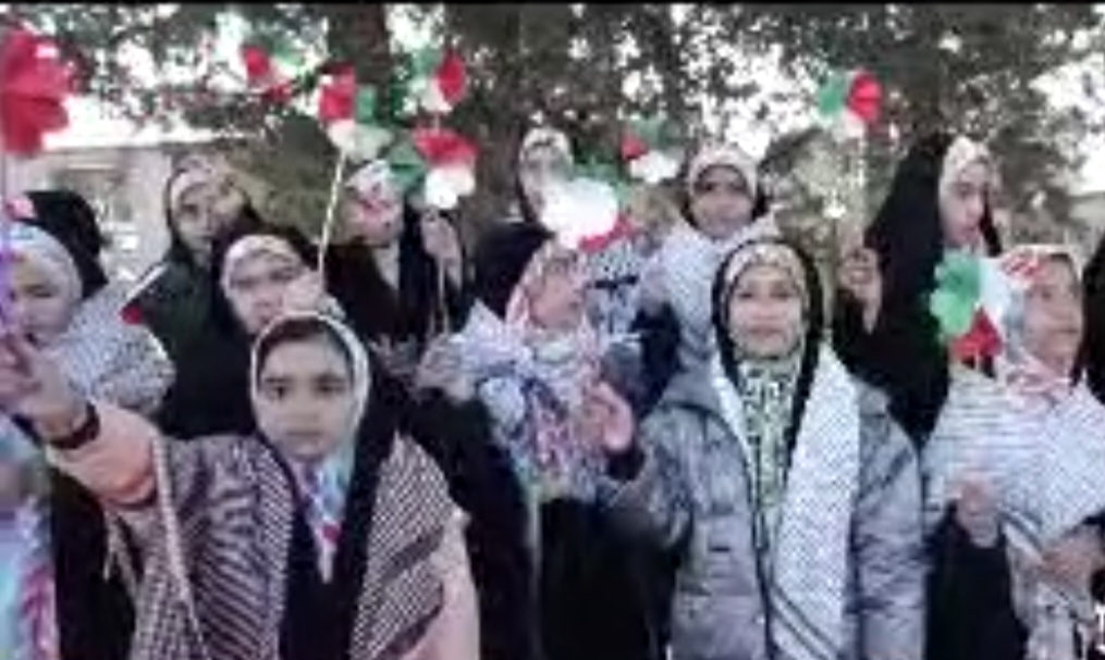 صحنه تماشایی خیابان‌های ایلام، پیش از آغاز راهپیمایی