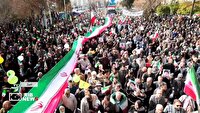 آغاز جشن ۴۷ سالگی انقلاب با حضور مردم شیراز در راهپیمایی ۲۲ بهمن