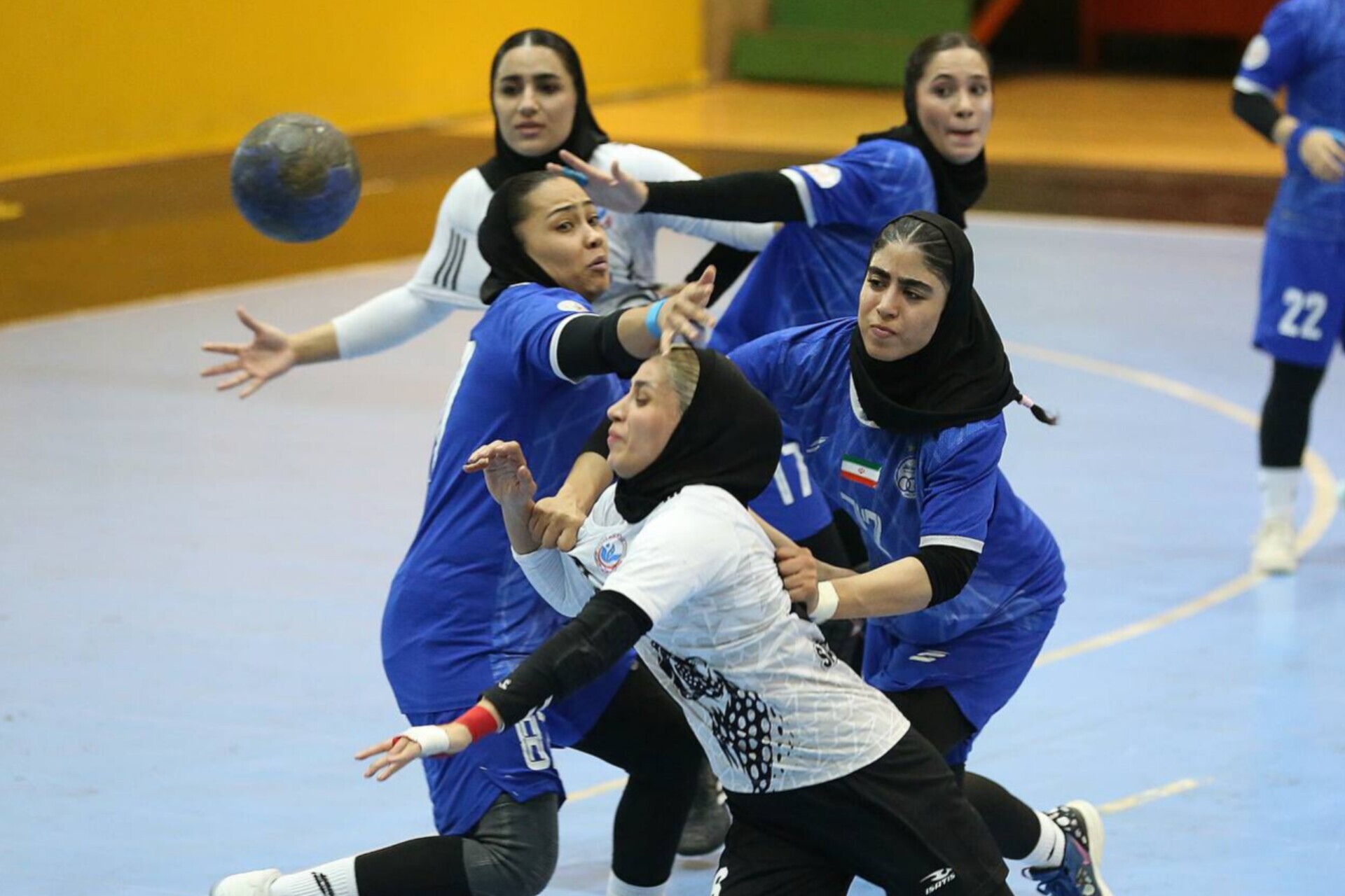 آغاز ­هفته دهم لیگ برتر هندبال بانوان با تقابل نامی نو و سنگ آهن بافق