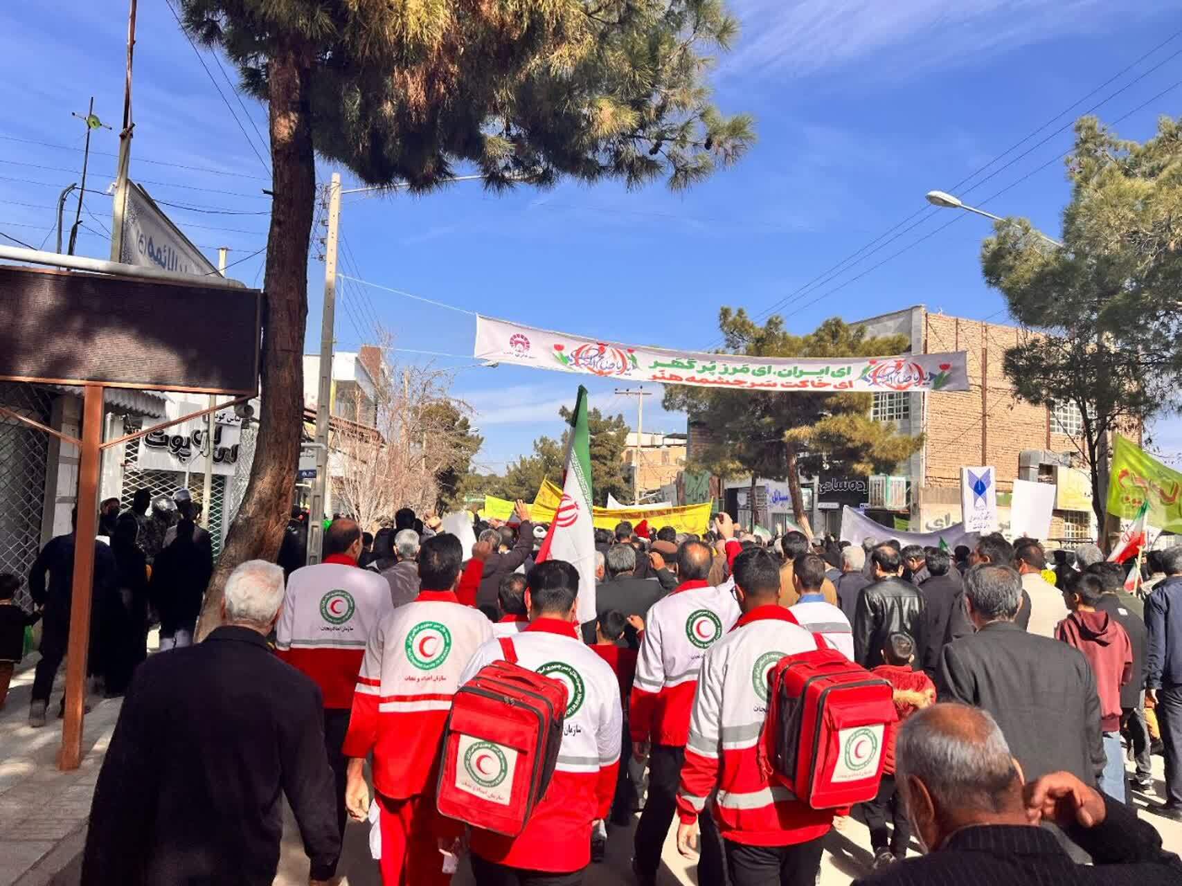 ارائه خدمت به بیش از ۷ هزار شرکت‌کننده در مسیر راهپیمایی ۲۲ بهمن خراسان جنوبی