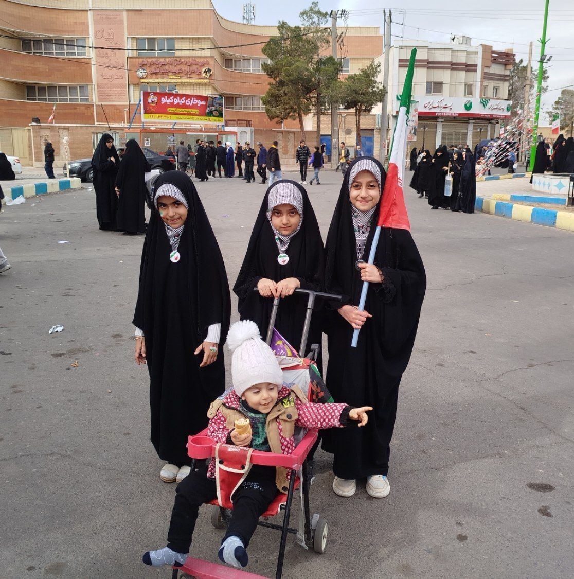 حضور مردم شهر ها و روستاهای سرزمین مان در راهپیمایی ۲۲ بهمن حضور مردم شهر ها و روستاهای سرزمین مان در راهپیمایی ۲۲ بهمن